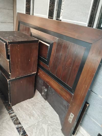Double bed with 2 side drawers