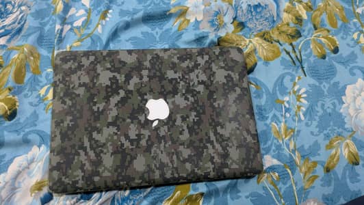 Apple MacBook