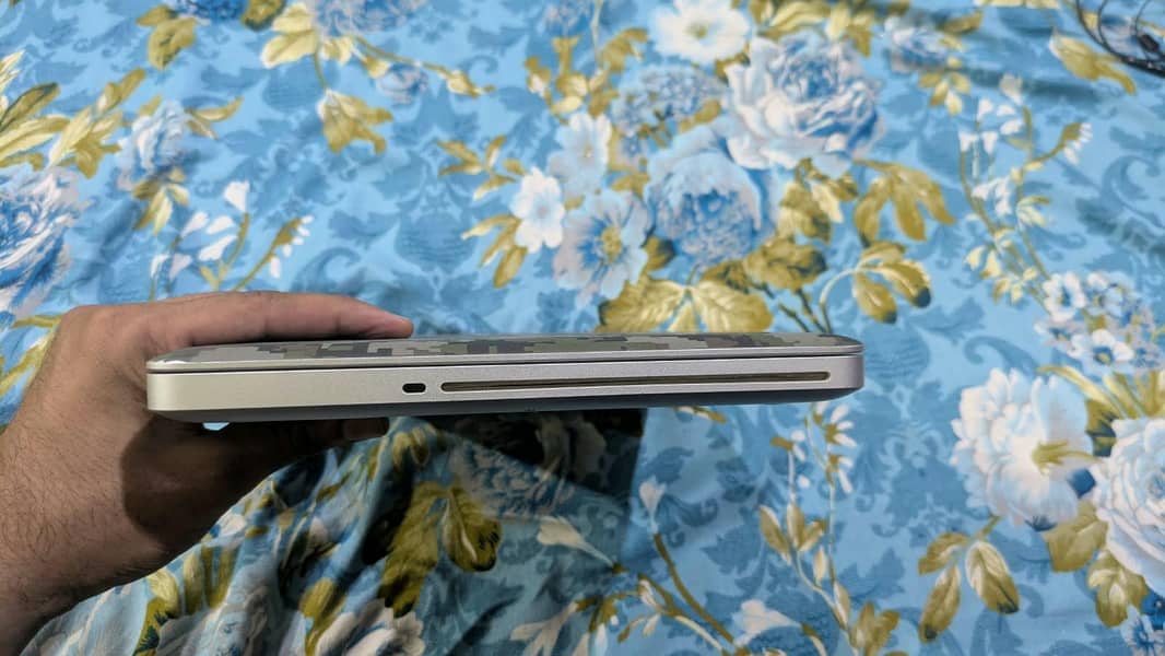 Apple MacBook 4