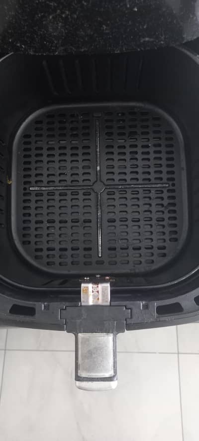 semi used Westpoint air fryer in perfect condition