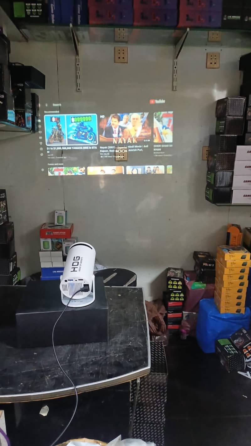 HOG A-32 Smart Android Projector — Like New Condition - Projectors ...