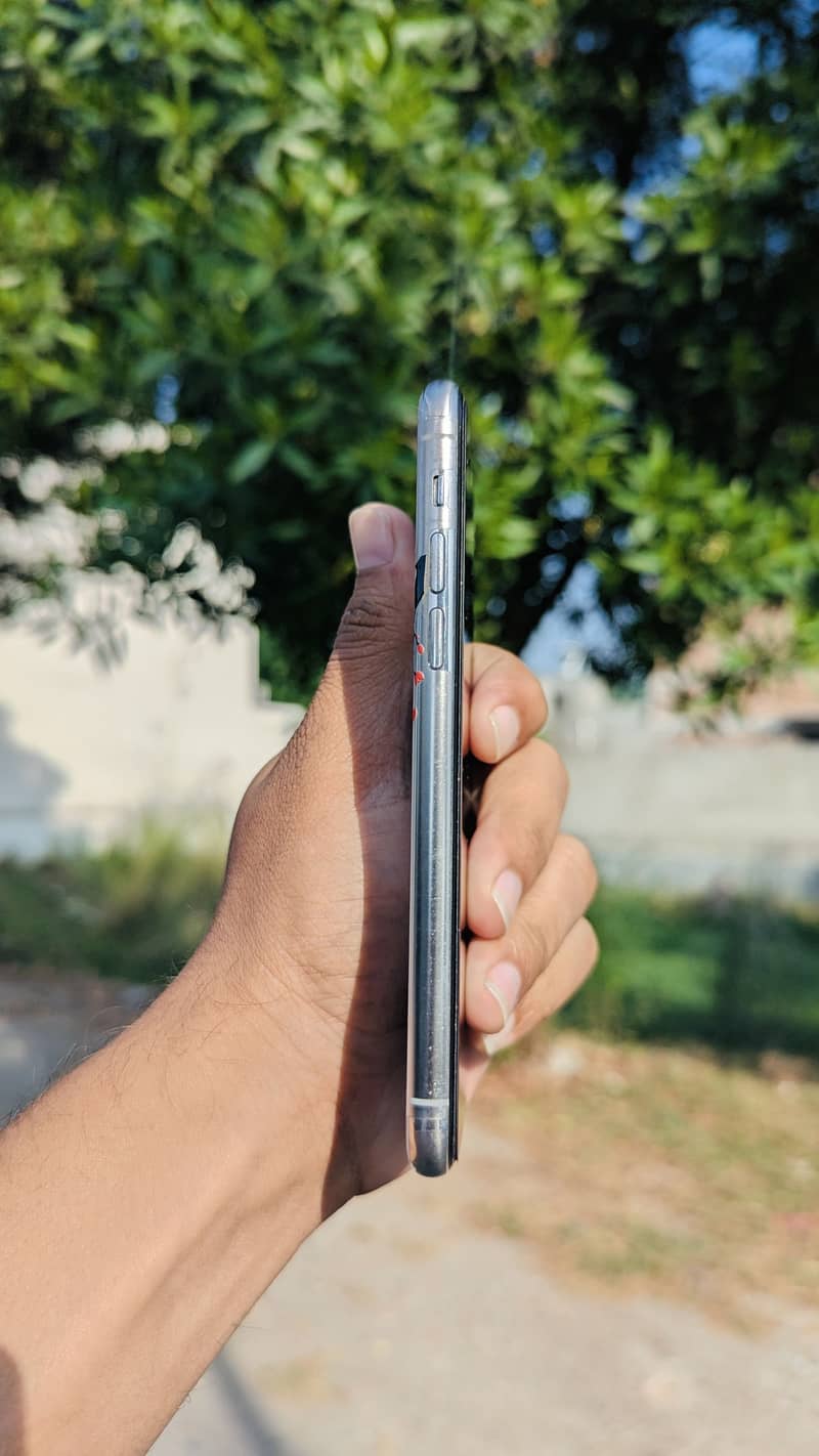 Apple iPhone 11 Pro 2