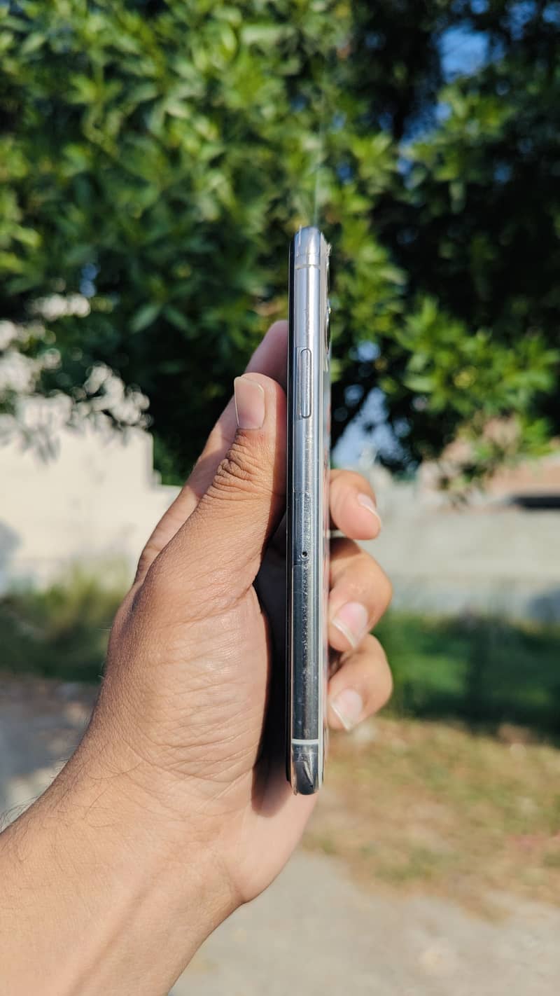 Apple iPhone 11 Pro 3
