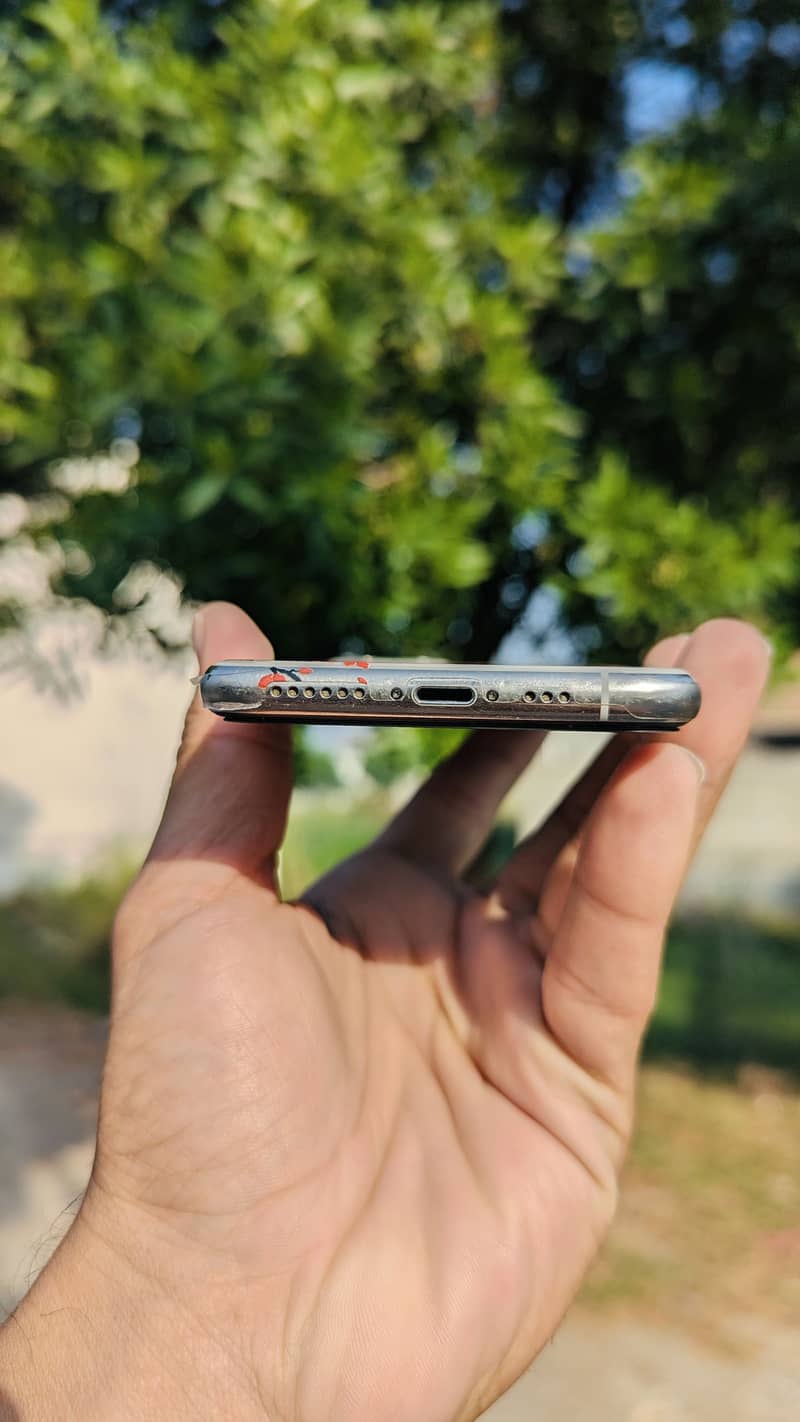 Apple iPhone 11 Pro 4