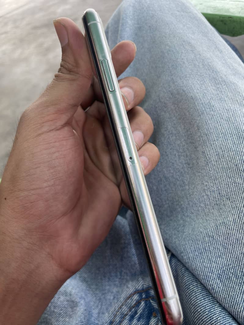 Apple iPhone 11 Pro Max 3