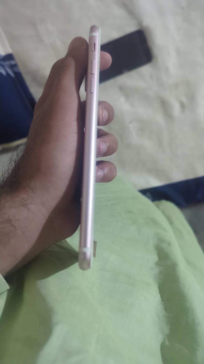Apple iPhone 7 Plus 3