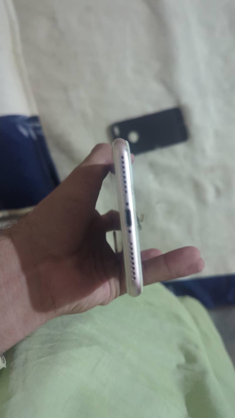 Apple iPhone 7 Plus 4
