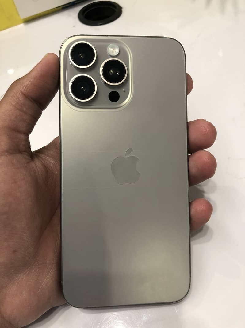 Apple iPhone 15 Pro Max 1