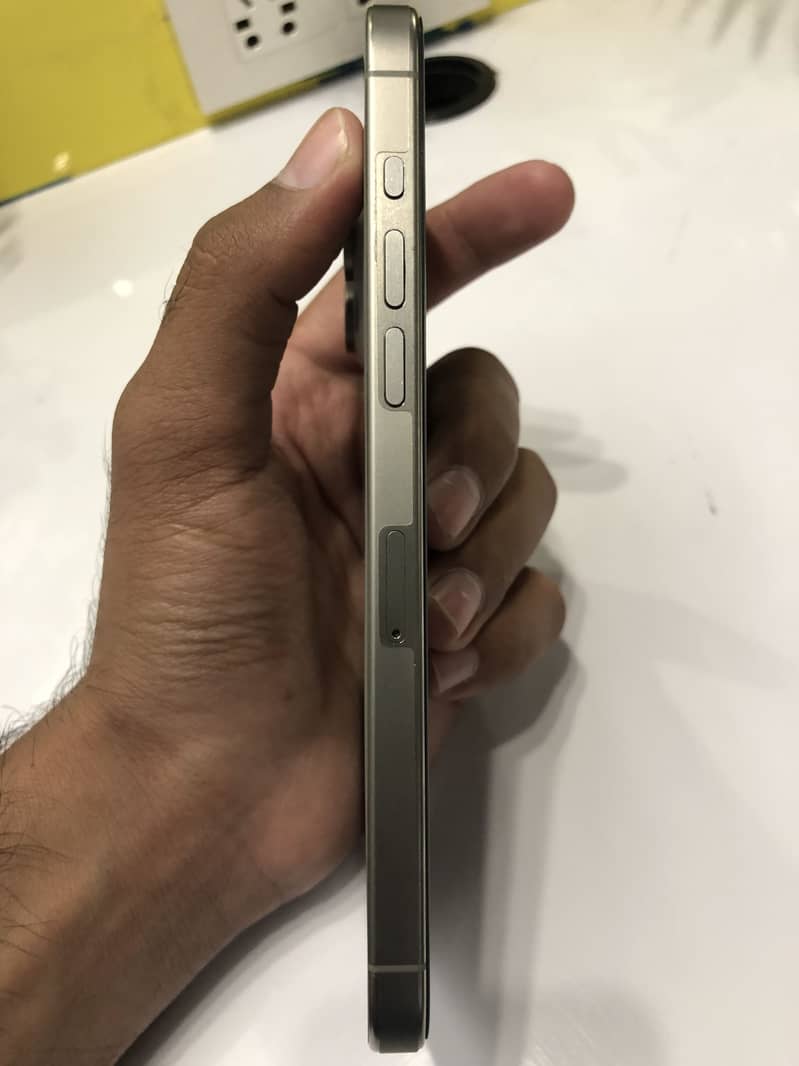 Apple iPhone 15 Pro Max 2