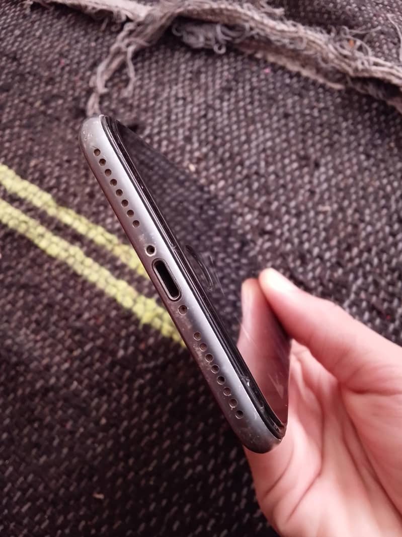Apple iPhone 8 Plus 3