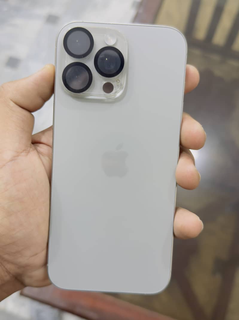 Apple iPhone 16 Pro Max 0