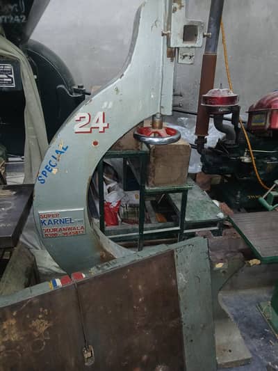 new wooden machinery and atta chkki like new boht km use howa hi