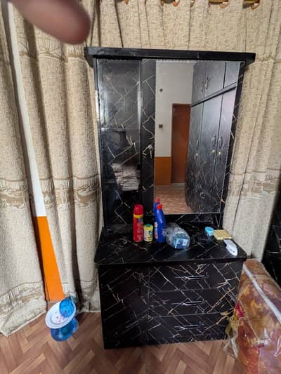 Dresser with the shelfs behind mirror