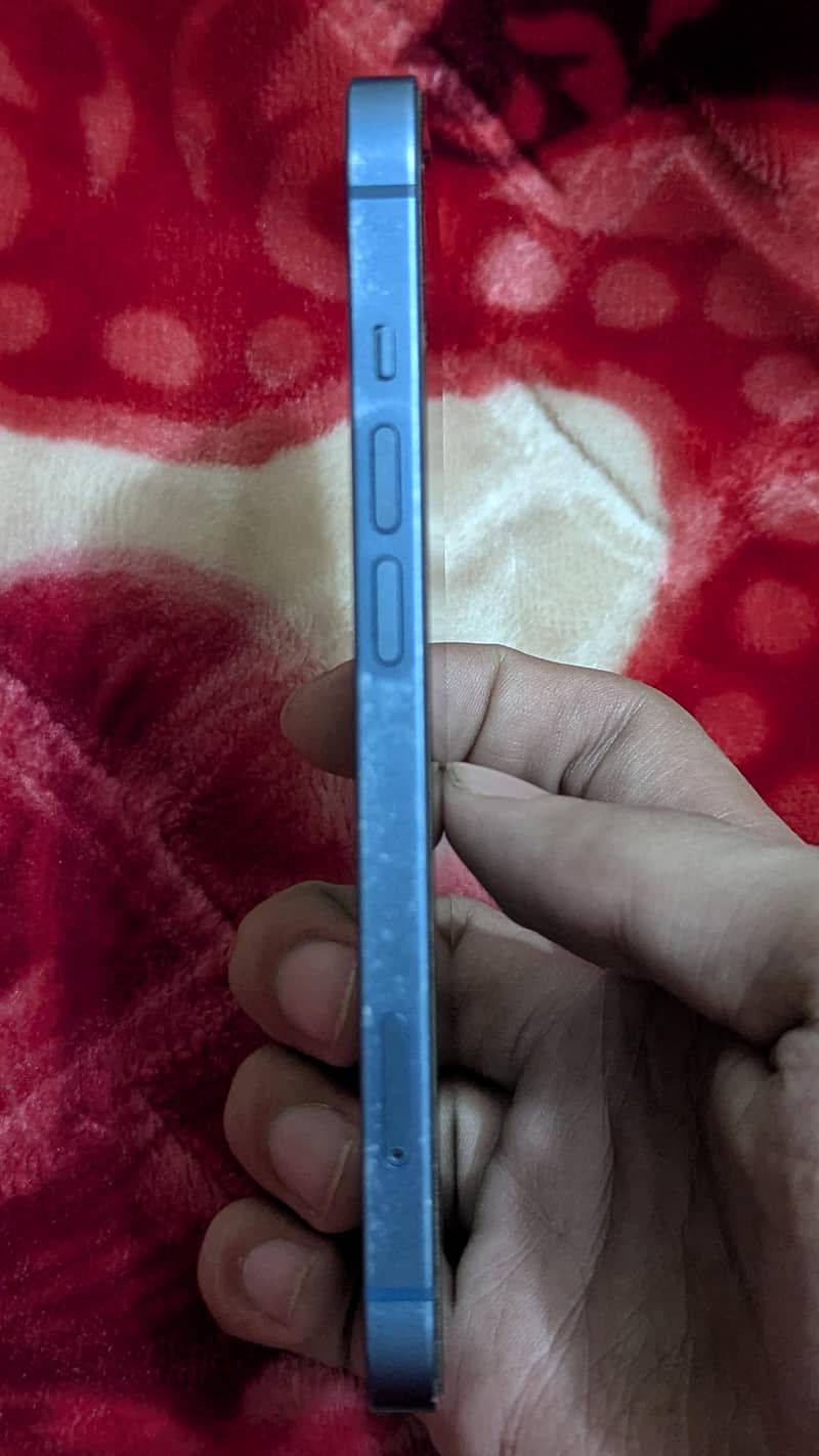 Apple iPhone 13 2