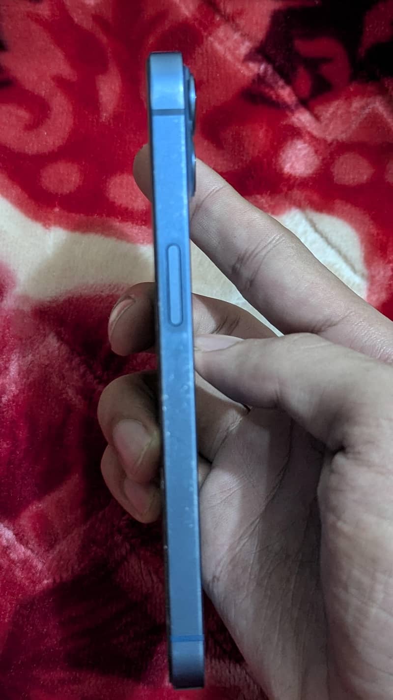 Apple iPhone 13 4