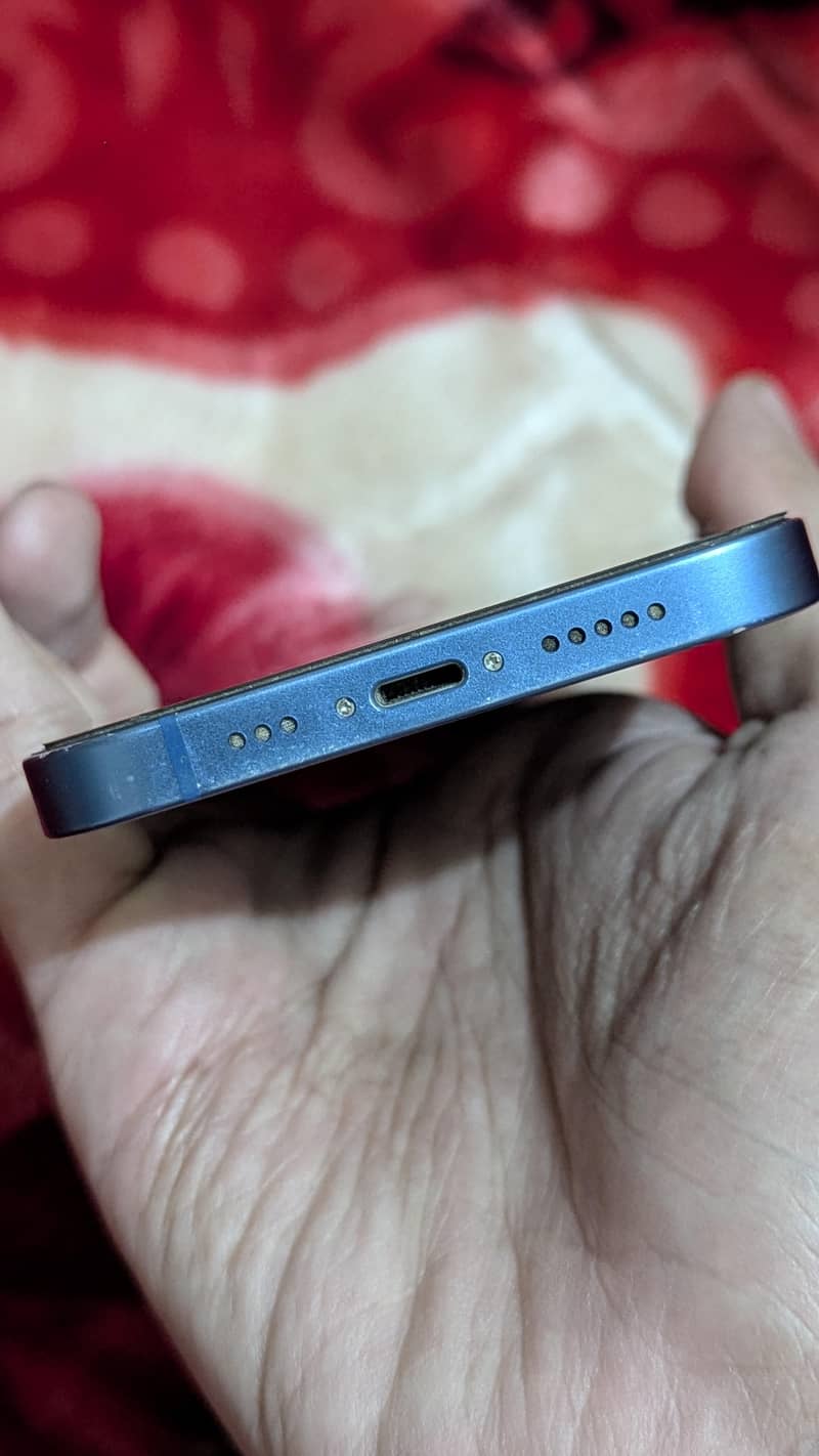 Apple iPhone 13 5