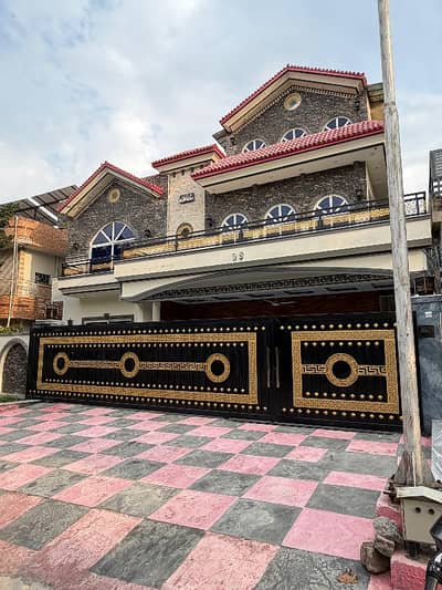 50x90 (1 Kanal ) Luxury House Available For Sale In G-13