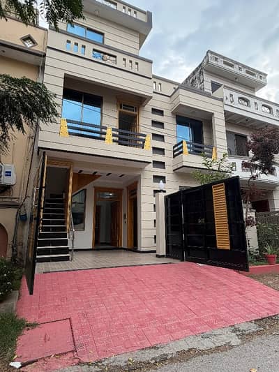 25x40 Little Bit Used Tile Flooring House For Sale In G-13