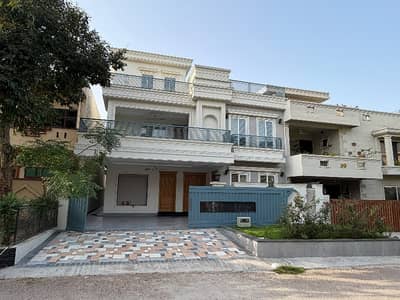 40x80 (14MARLA)beautifull and Solid built House Available For Sale in G-13