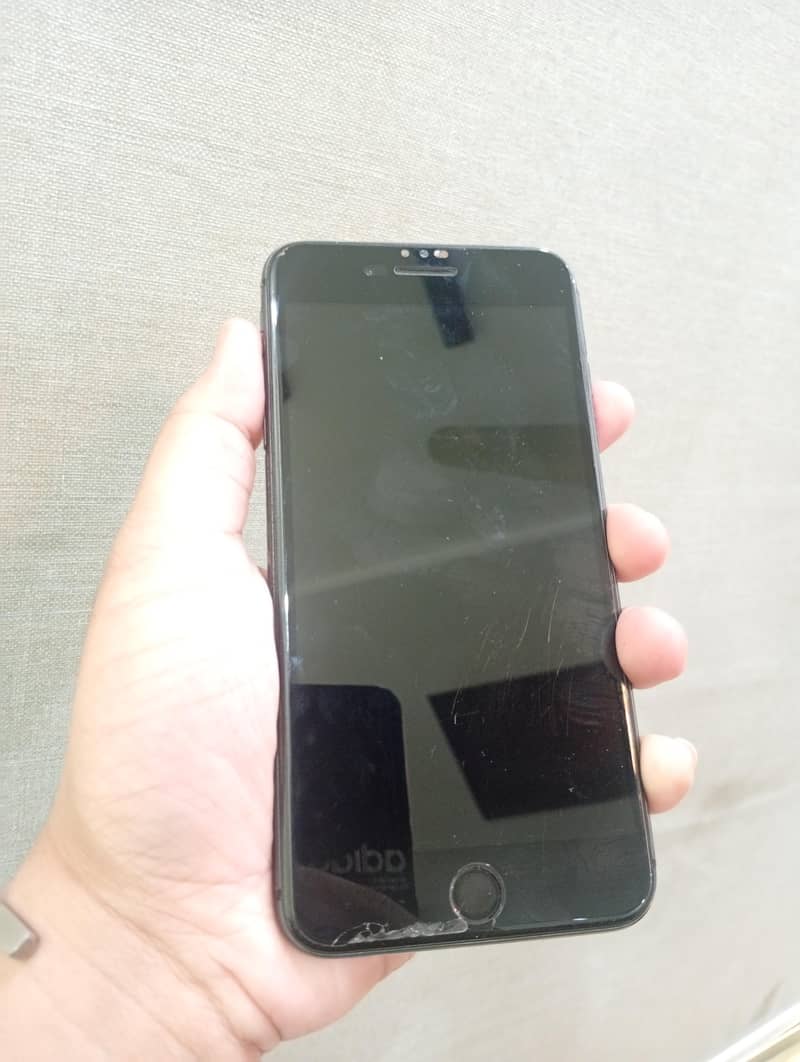 Apple iPhone 8 Plus 1