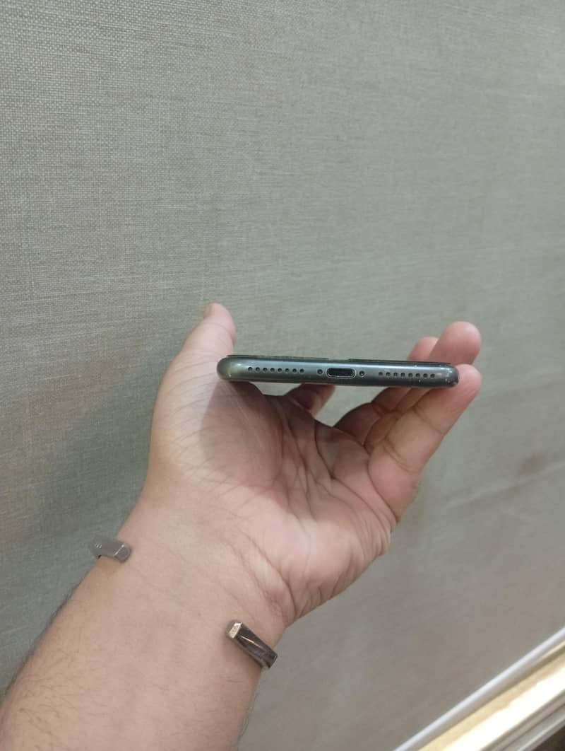 Apple iPhone 8 Plus 3