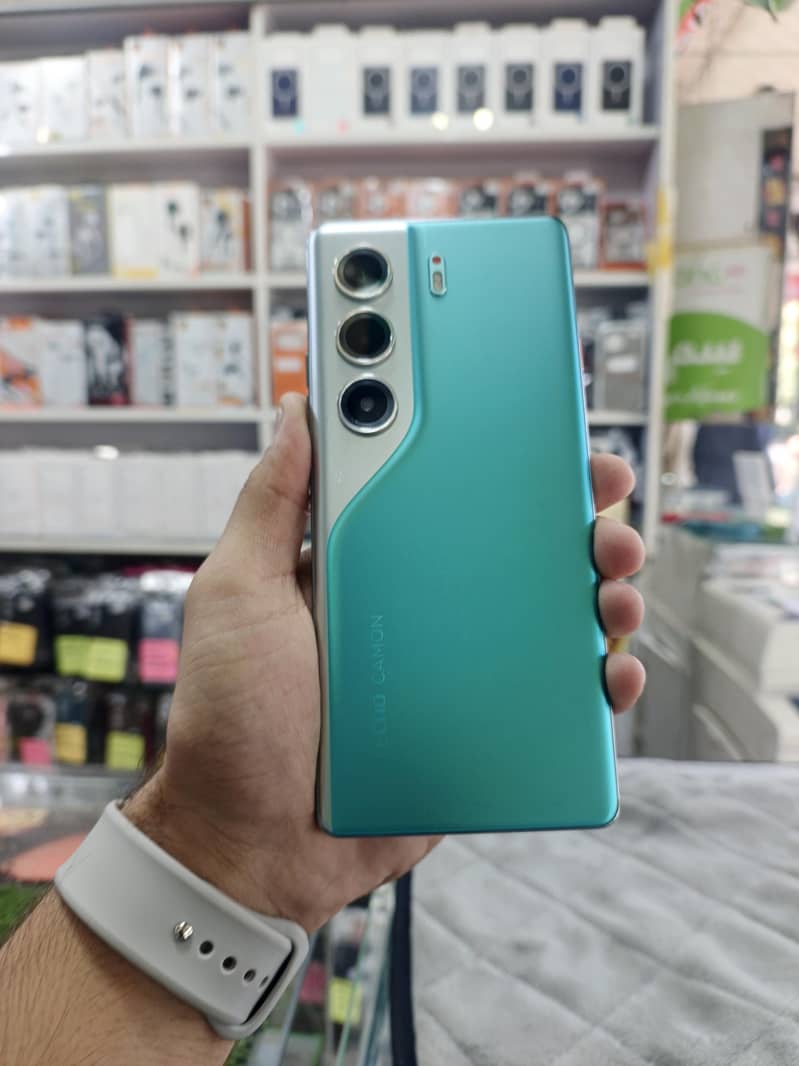 Tecno CAMON 40 Pro 0