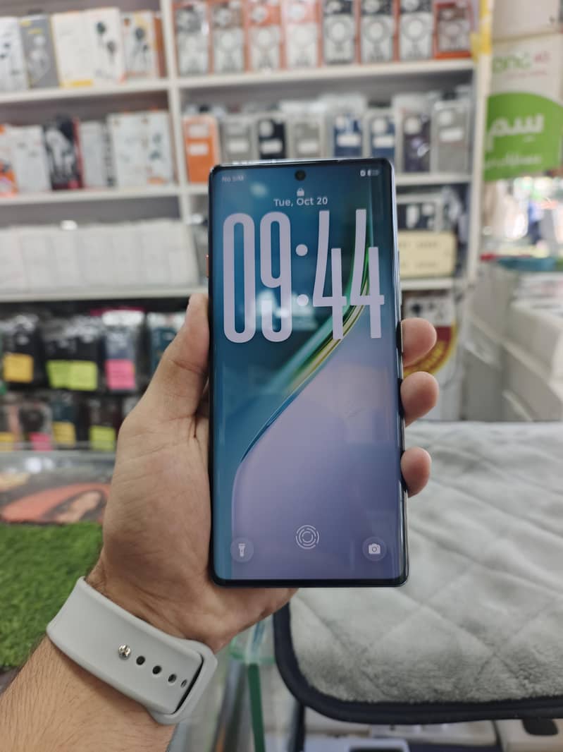 Tecno CAMON 40 Pro 1