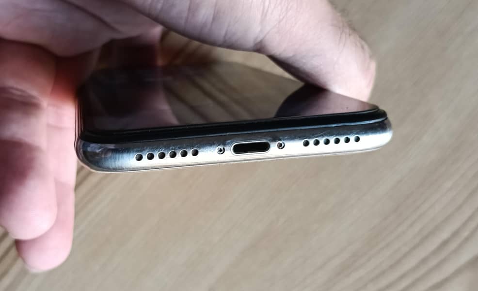 Apple iPhone X 3