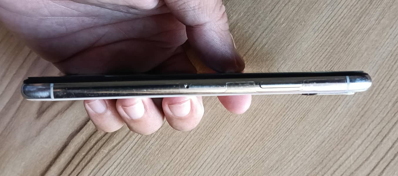 Apple iPhone X 4