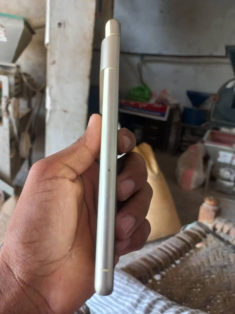 Google Pixel 7a 2