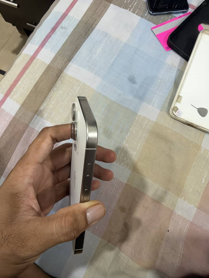Apple iPhone 15 Pro 2