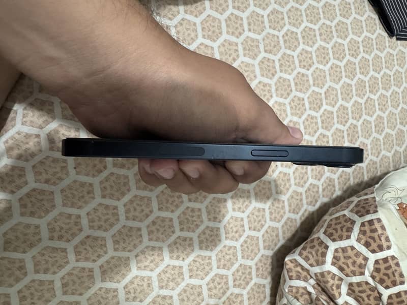 Apple iPhone 13 0