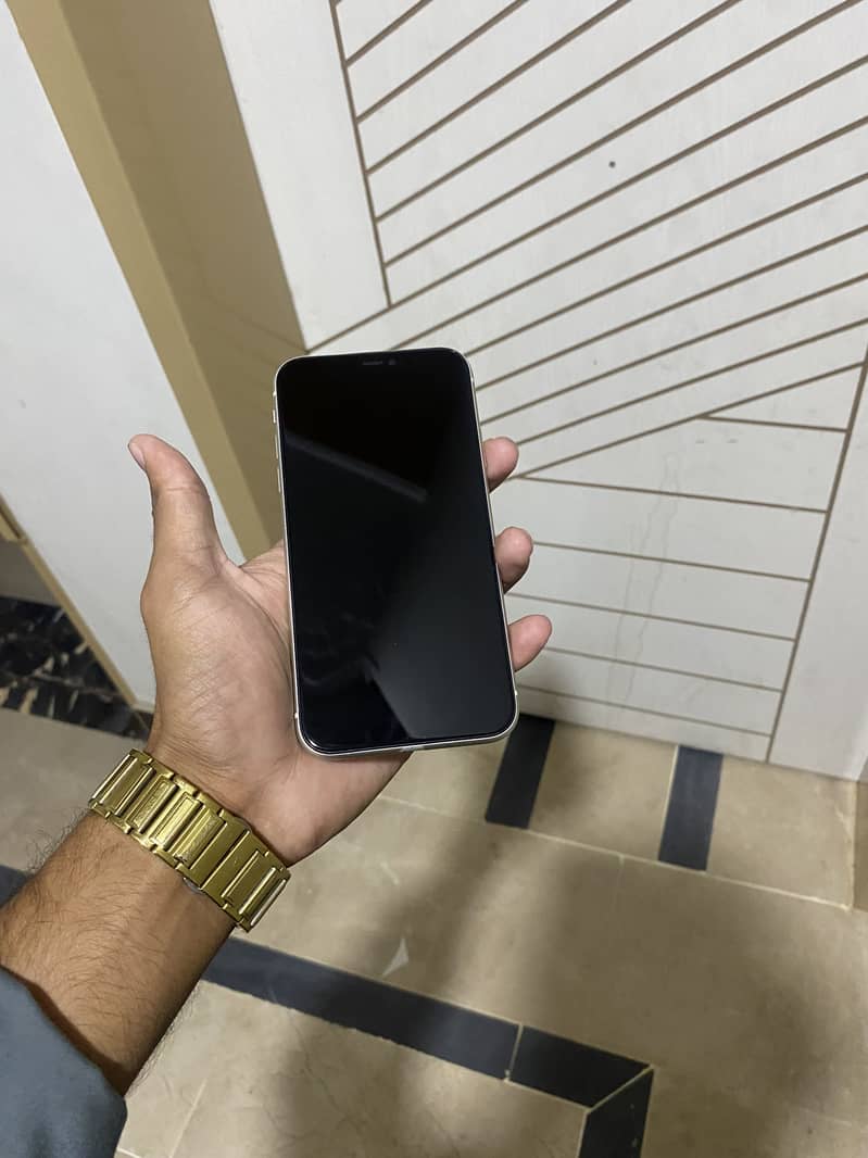 Apple iPhone 11 3