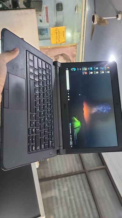 Dell Latitude 3350 | 8 gb Ram | 128 Gb Ssd