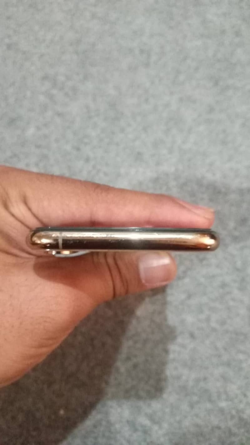 Apple iPhone XS 1