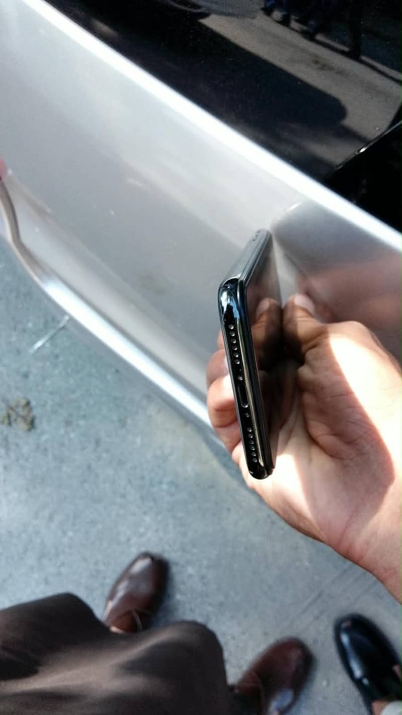 Apple iPhone X 5
