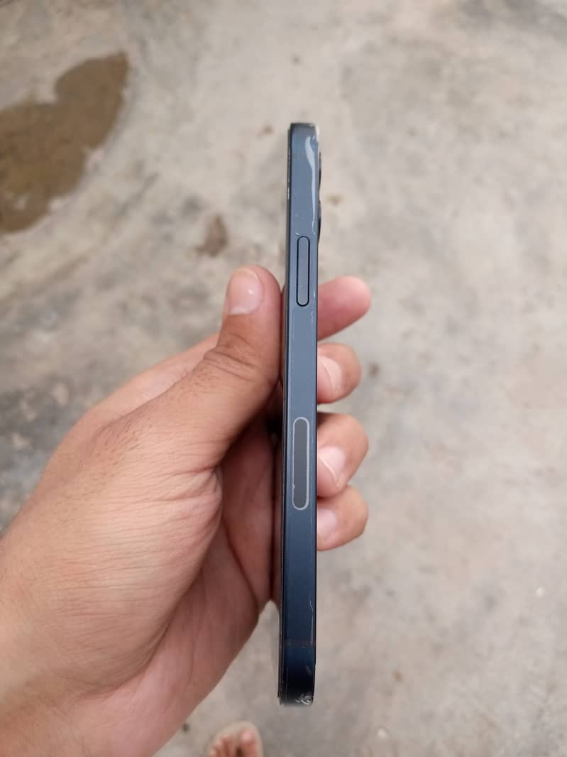 Apple iPhone 12 2
