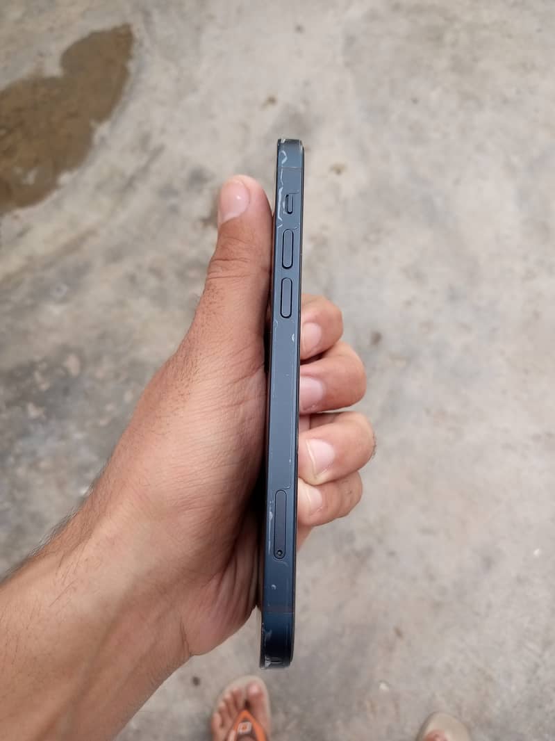 Apple iPhone 12 3