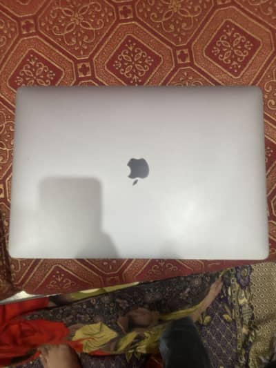 Apple MacBook Pro 15.4-inch | Core i7 | 16GB RAM | 512GB SSD