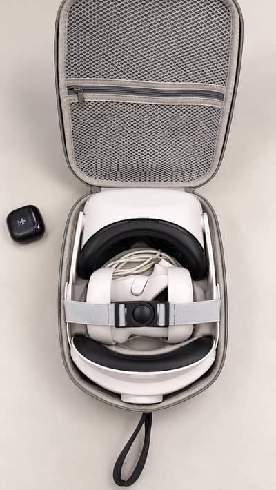 Meta Quest 2 VR | 128 GB with +  2 Extra Accessories