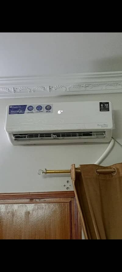 inverter split AC 4 month use like new 03452209794