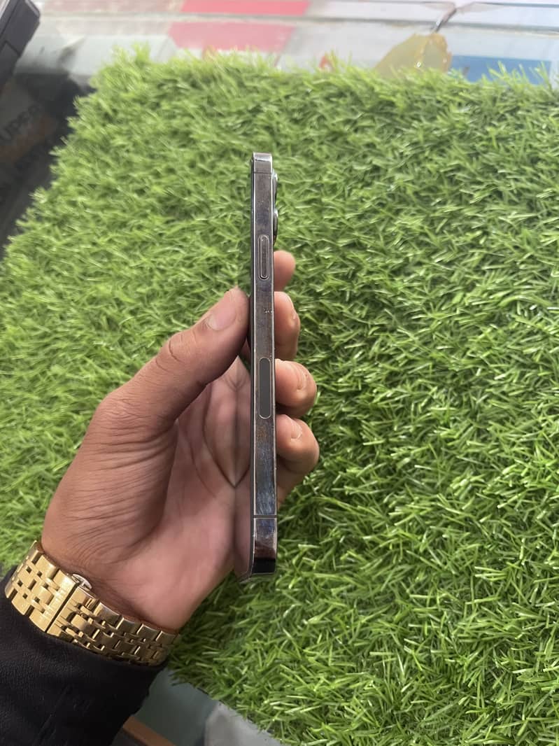 Apple iPhone 12 Pro Max 2