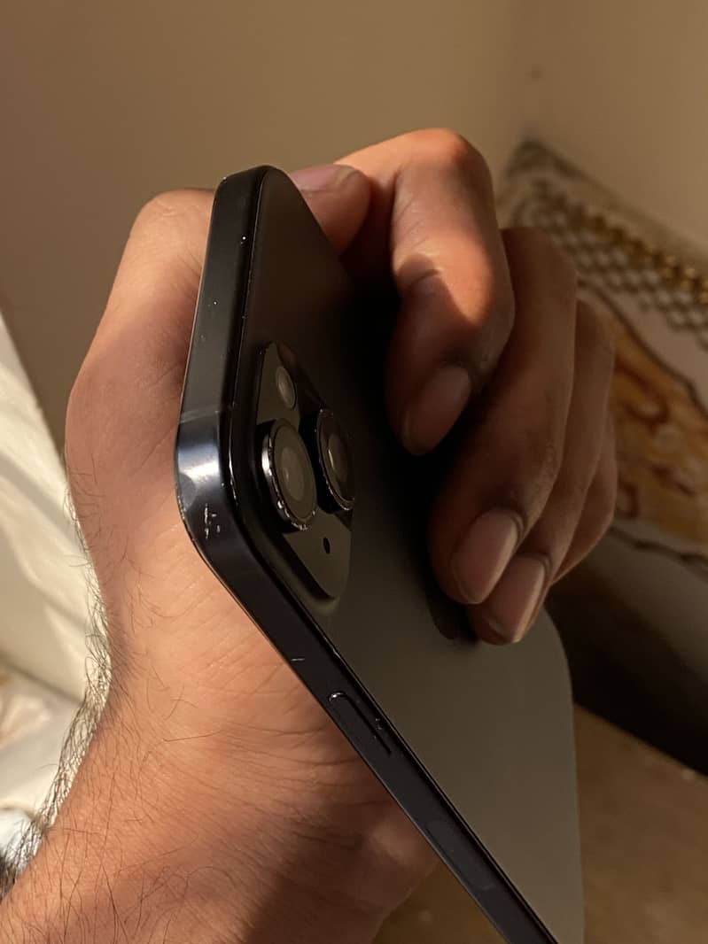 iPhone 15 6