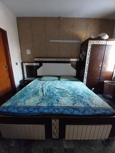 Complete Furniture With Iron Stand