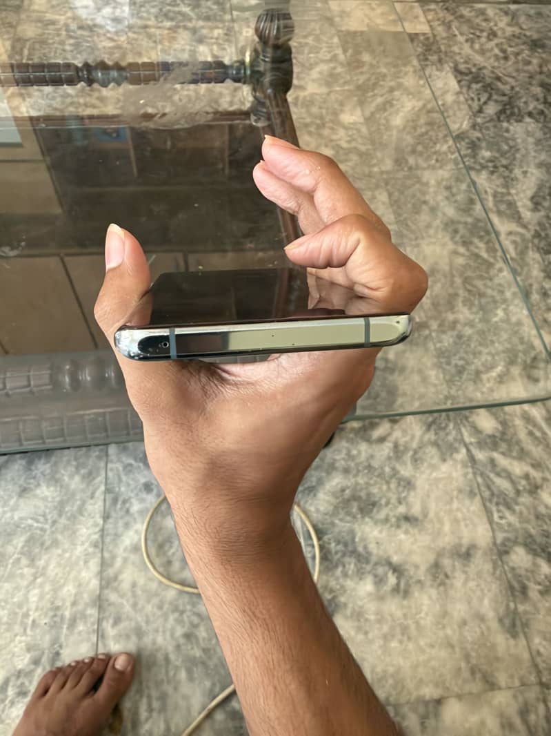 One Plus 10 Pro 4