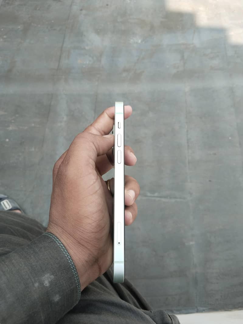 Apple iPhone 12 3