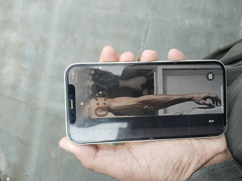 Apple iPhone 12 4
