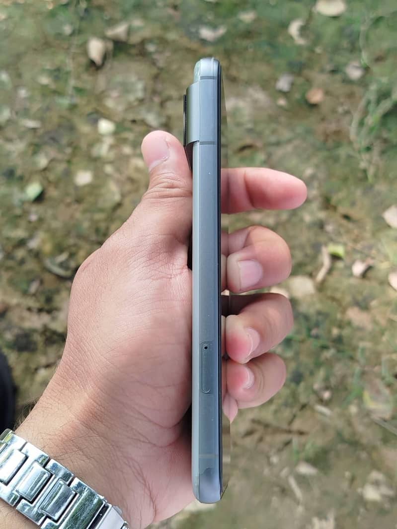 Google Pixel 8 4