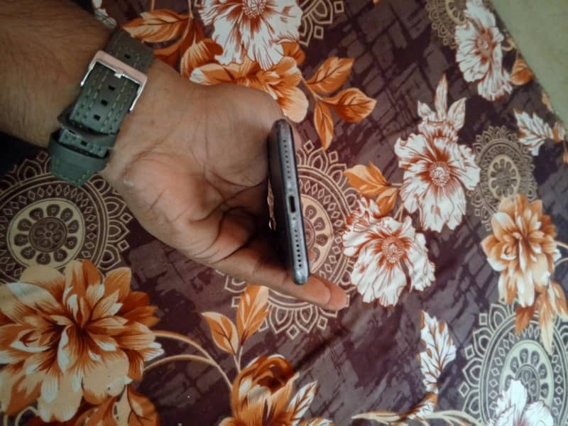Apple iPhone 8 Plus 1