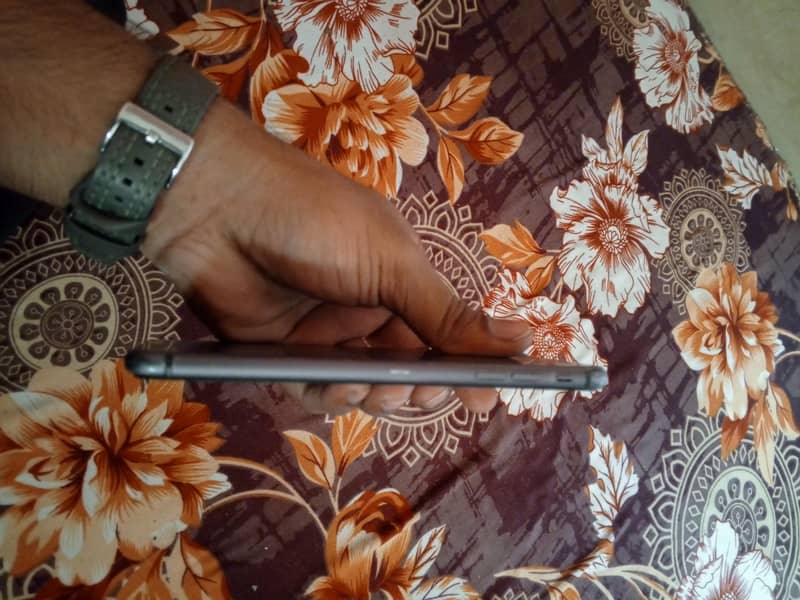 Apple iPhone 8 Plus 3
